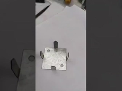 تکه های چوبی در دیوار